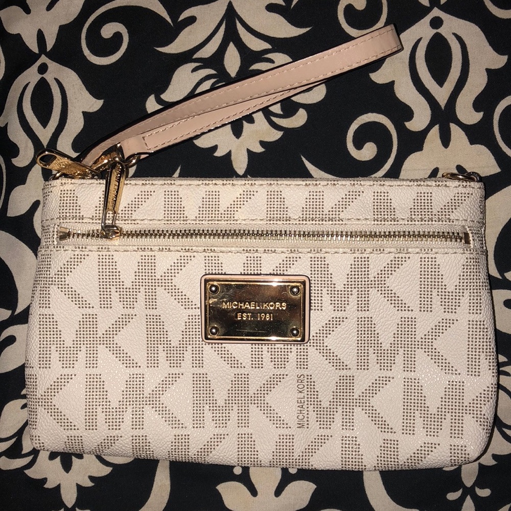 Michael Kors Vanilla Wristlet